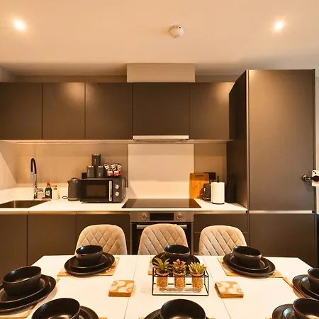 Springwell Gardens Near Station & Centre Leeds (West Yorkshire)