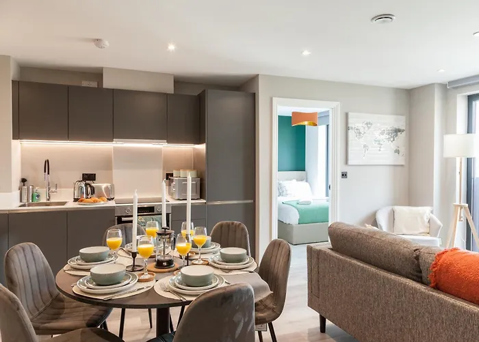 Springwell Gardens Near Station & Centre Daire