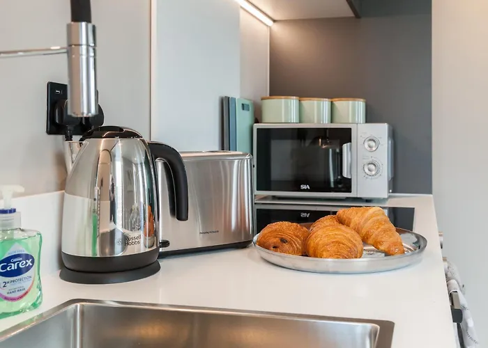 Springwell Gardens Near Station & Centre Leeds (West Yorkshire)