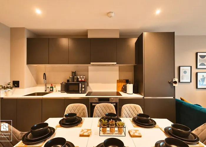 Springwell Gardens Near Station & Centre Leeds (West Yorkshire)