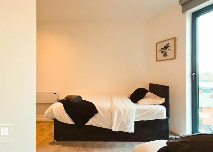 Daire Springwell Gardens Near Station & Centre