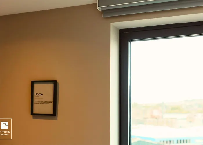 Springwell Gardens Near Station & Centre *