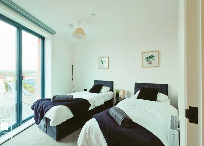 Springwell Gardens Near Station & Centre Leeds (West Yorkshire)