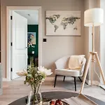 Апартаменти Springwell Gardens Near Station & Centre