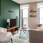 Springwell Gardens Near Station & Centre *