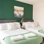 Springwell Gardens Near Station & Centre Leeds (West Yorkshire)