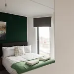 Springwell Gardens Near Station & Centre * Leeds (West Yorkshire)