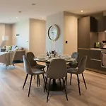 Springwell Gardens Near Station & Centre