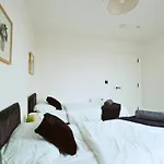 Springwell Gardens Near Station & Centre Leeds (West Yorkshire)