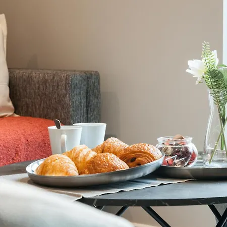 Springwell Gardens Near Leeds Station & Centre * Leeds (West Yorkshire)