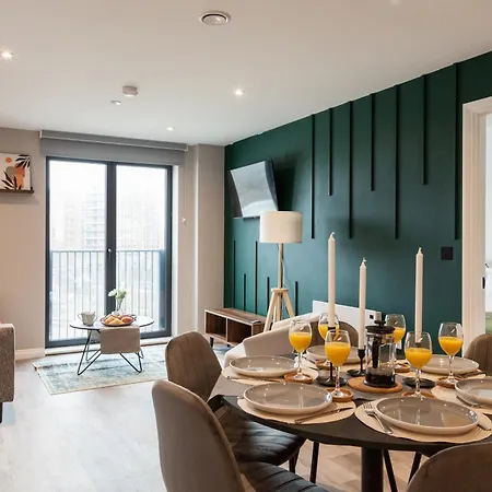 아파트 Springwell Gardens Near Station & Centre *