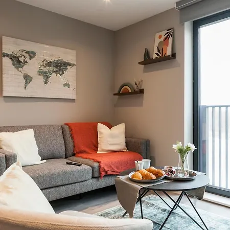 Springwell Gardens Near Leeds Station & Centre *