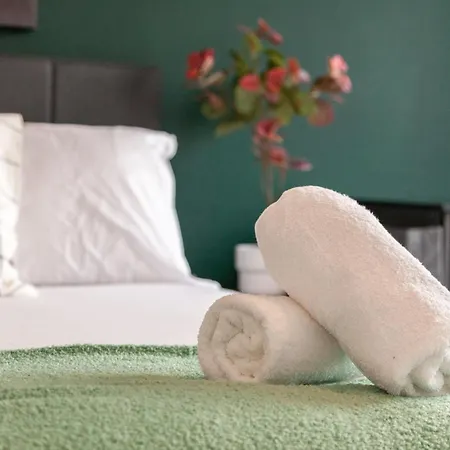 Springwell Gardens Near Station & Centre アパート