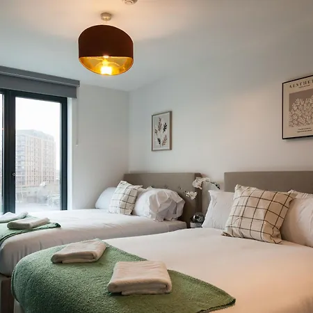 Apartment Springwell Gardens Near Leeds Station & Centre *