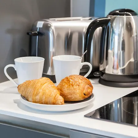 Springwell Gardens Near Station & Centre *