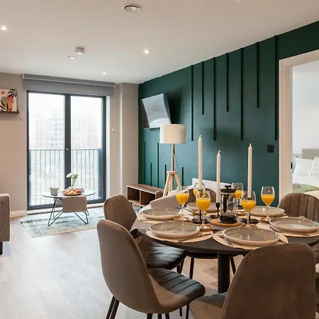 아파트 Springwell Gardens Near Station & Centre 리즈