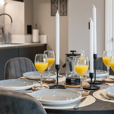 Springwell Gardens Near Station & Centre Leeds (West Yorkshire)