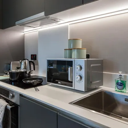 Springwell Gardens Near Station & Centre