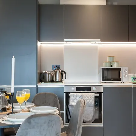 Springwell Gardens Near Station & Centre