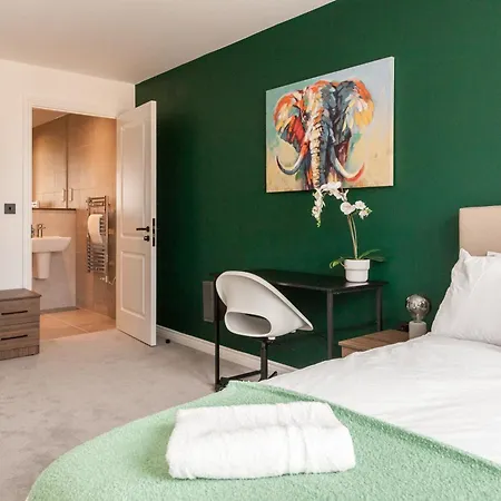 Springwell Gardens Near Leeds Station & Centre Apartment