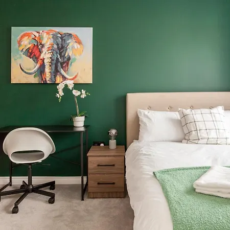 Springwell Gardens Near Station & Centre