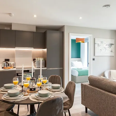 Springwell Gardens Near Station & Centre 아파트