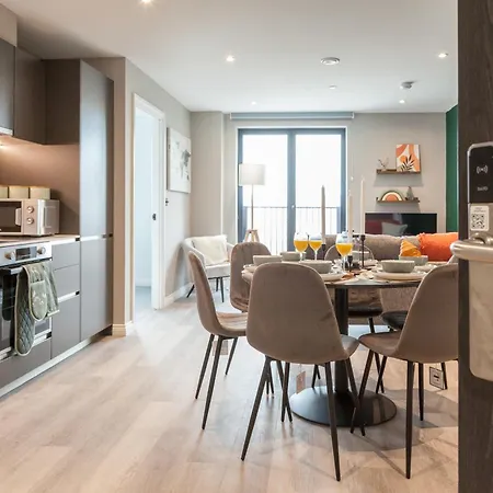 Springwell Gardens Near Leeds Station & Centre Apartment