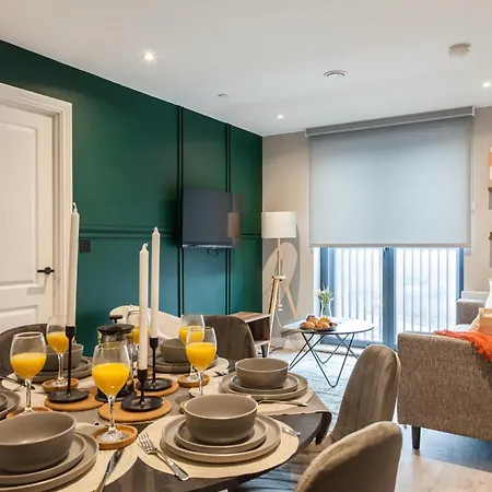 Springwell Gardens Near Leeds Station & Centre * Leeds (West Yorkshire)