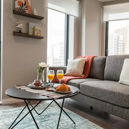 Springwell Gardens Near Station & Centre 리즈