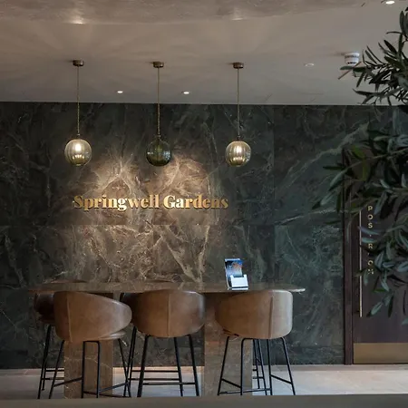 Springwell Gardens Near Station & Centre アパート リーズ