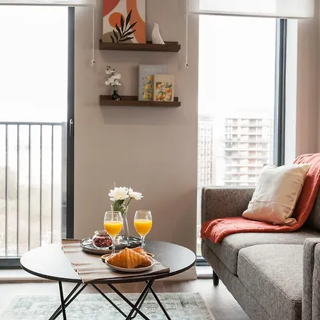 Springwell Gardens Near Station & Centre Apartment