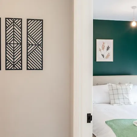 Apartment Springwell Gardens Near Station & Centre *