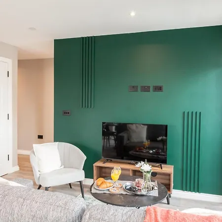 Springwell Gardens Near Station & Centre Leeds (West Yorkshire)