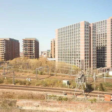 Springwell Gardens Near Leeds Station & Centre