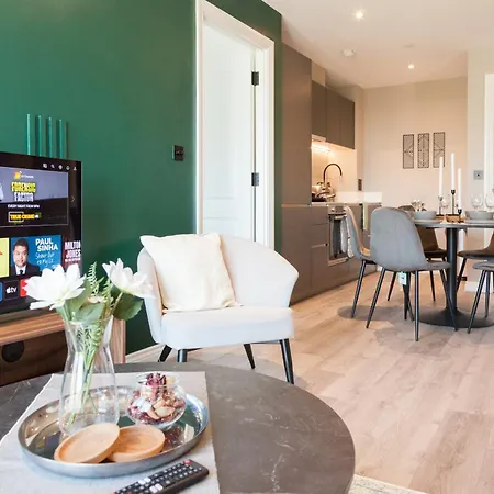 Springwell Gardens Near Leeds Station & Centre *
