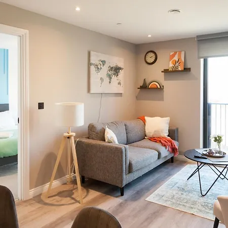 Springwell Gardens Near Leeds Station & Centre *