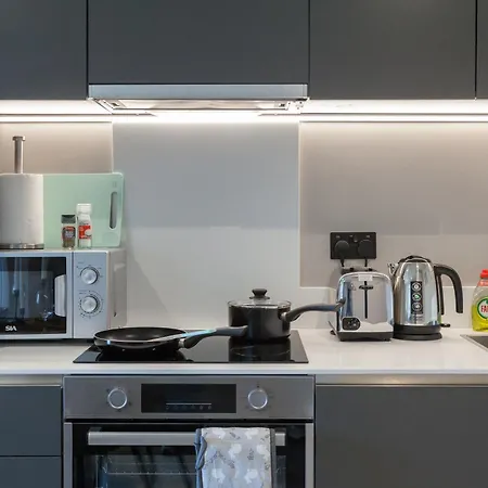 Springwell Gardens Near Leeds Station & Centre Apartment