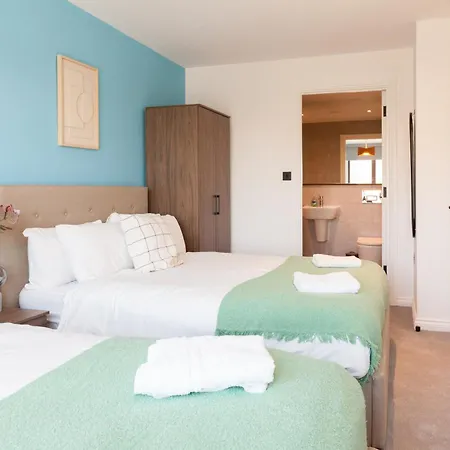 Springwell Gardens Near Leeds Station & Centre *