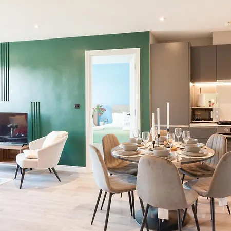 Springwell Gardens Near Leeds Station & Centre