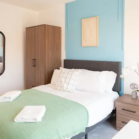 Springwell Gardens Near Leeds Station & Centre *