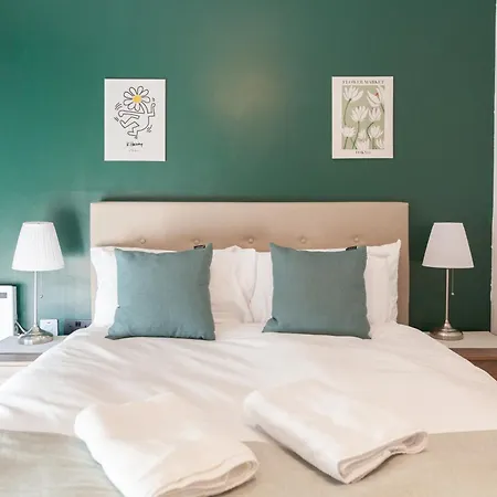 Springwell Gardens Near Leeds Station & Centre Leeds (West Yorkshire)