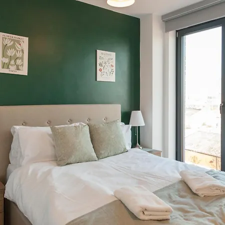 Springwell Gardens Near Leeds Station & Centre Apartment