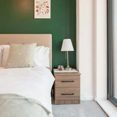 Springwell Gardens Near Leeds Station & Centre