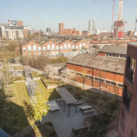 Springwell Gardens Near Leeds Station & Centre