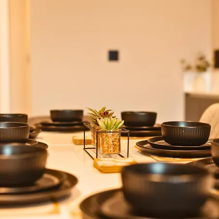 Springwell Gardens Near Station & Centre *