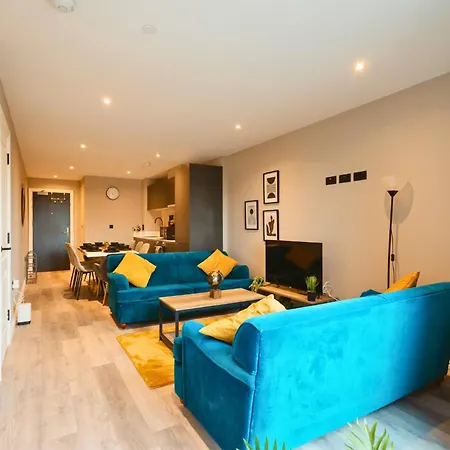 아파트 Springwell Gardens Near Station & Centre *