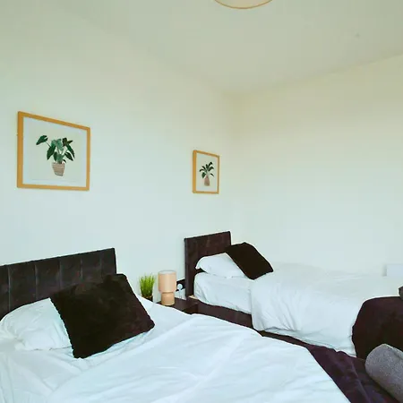 Springwell Gardens Near Station & Centre