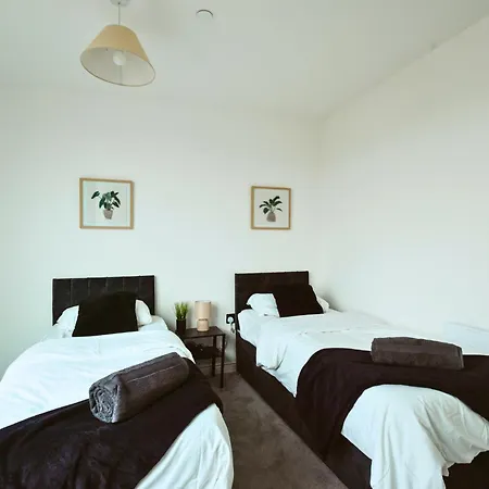 Springwell Gardens Near Station & Centre *