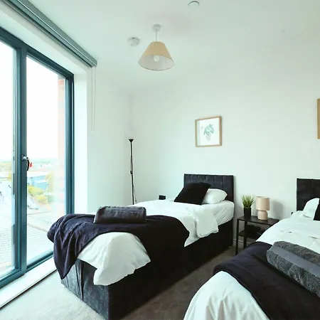 Springwell Gardens Near Station & Centre 아파트 리즈