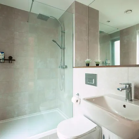 Springwell Gardens Near Station & Centre